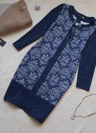 Теплое платье с красивым принтом