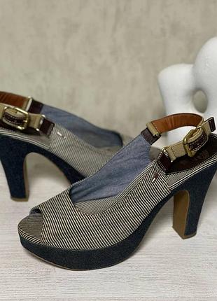 Босоніжки tommy hilfiger на високих підборах wedge sandals