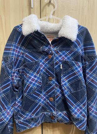 Куртка-сорочка від бренду levi's повністю нова в синіх кольорах, в розмірі xs-ѕ дивлячись які у вас параметри