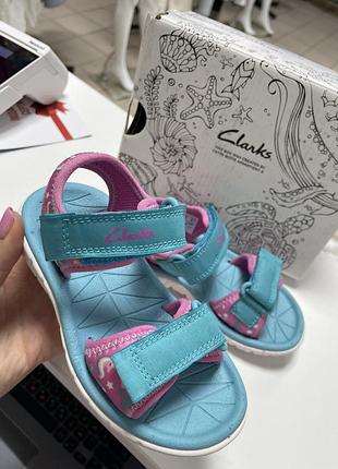 Босоніжки для дівчинки clark’s