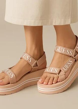 Сандалі лого на платформі guess золотисті