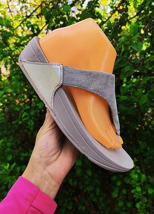 40-41р. шлепанцы fitflop, длина стельки 26,5 см., ширина подошвы 9,5 см., длина от пятки и до преграды 21,5см.