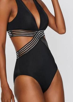 Стильный брендовый слитный купальник, бренда h&amp;m, размер s, новый.
хорошее качество, замеры делались не в натяжку ткань еще тянется очень красиво.