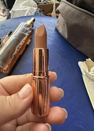Помада charlotte tilbury у відтінку cover star
