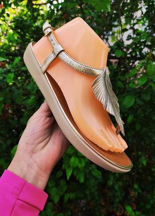 40 босоножки fitflop, длина стельки 26 см., ширина подошвы 9,5 см., длина от пятки и до преградки 21 см. новые