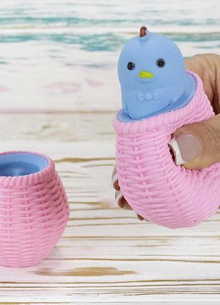 Игрушка антистресс фуфлик цыпленок голубой в розовой корзинке