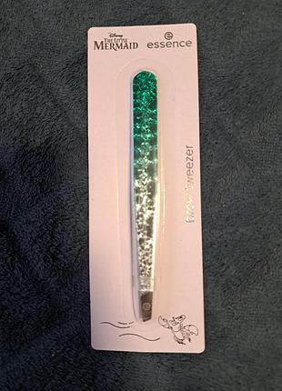 Пинцет для бровей essence disney the little mermaid
