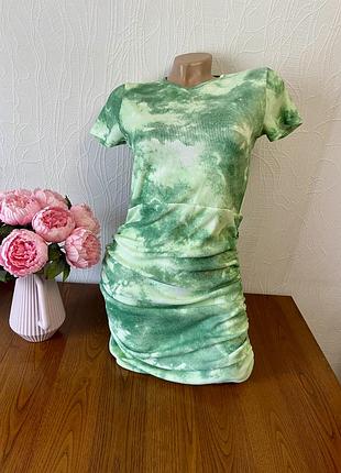 Дуже гарна сукня boohoo