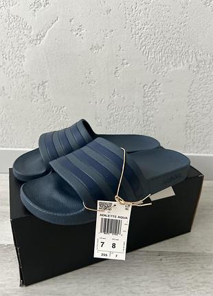 Чоловічі шльопанці adidas у розмірі 40,5