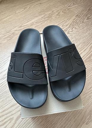 Шльопки levi’s
