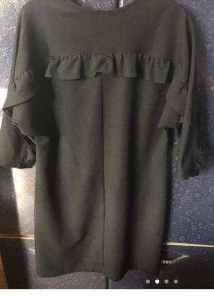Стильне чорне плаття з рюшами2 фото