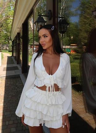 Женский эффектный летний костюм топ/шорты с воланами