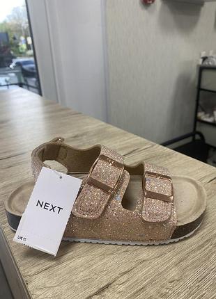 Сандалі next