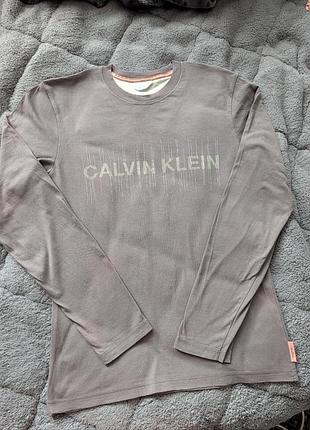 Серый лонгслив calvin klein с длинными рукавами, m