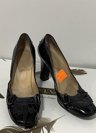 Лакові жіночі туфлі tod’s