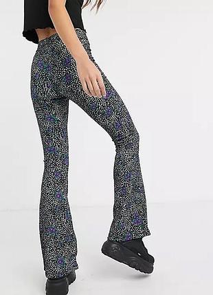 Штани кльош у квітах у квітковий принт topshop у горошок жіночі чорні легкі дітні весняні