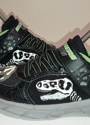 Брендовые супер легкие кроссовки с огоньками skechers.