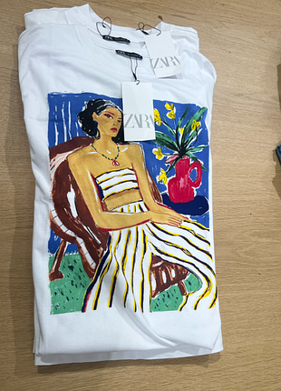 Новая футболка от бренда zara