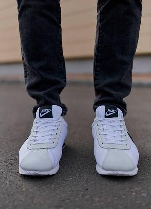 Nike cortez white black