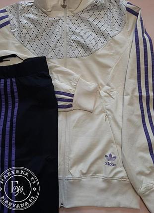 Женский спортивный костюм adidas молочный