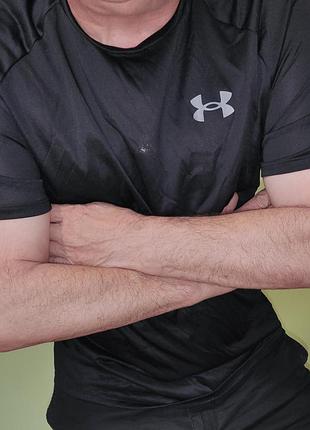 Спорт фирменная оригинал футболка.under armour.хл.