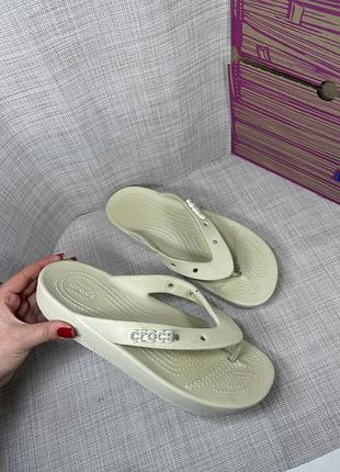 Оригінальні шльопанці crocs вʼєтнамки