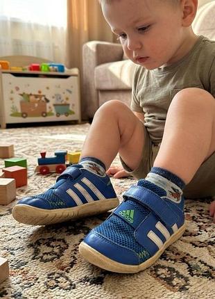 Кроссовки детские для мальчика бренда adidas 
размер 26
