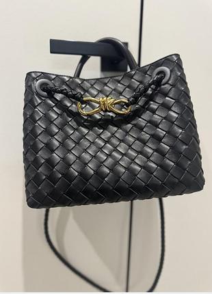 Женская черная кожаная сумка bottega veneta small andiamo