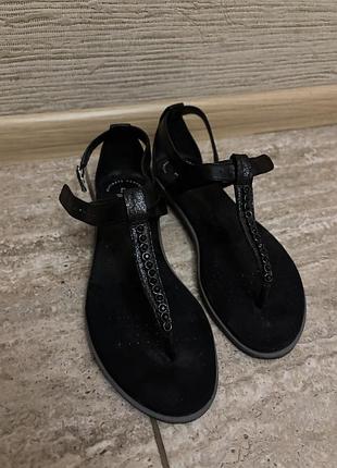 Шкіряні босоніжки clarks