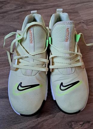 Салатовые женские кроссовки nike размер 38,5