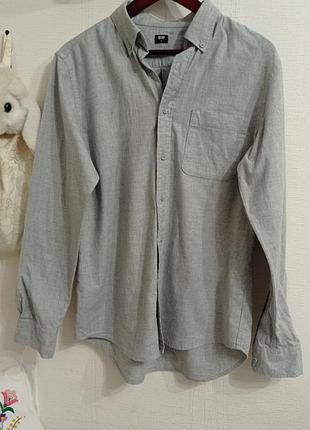Мужская рубашка Оксфорд uniqlo (slim fit) в базовом сером цвете.