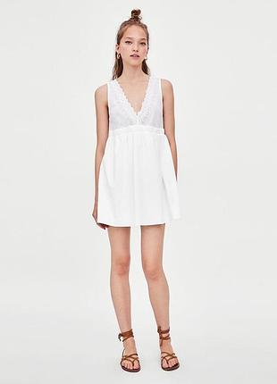 Біла сукня-ромпер zara має v-подібний виріз з мереживом коротка сукня з прошви