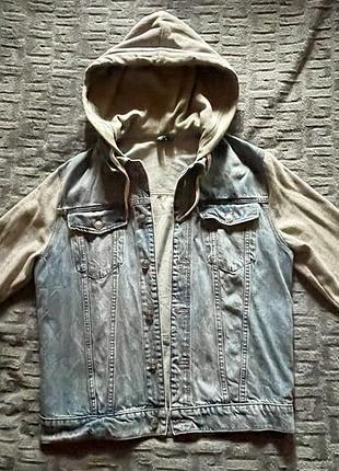 Комбінована джинсова куртка (hybrid denim jacket) з рукавами та капюшоном з трикотажу. унісекс, розмір по бірці m. в гарному стані.