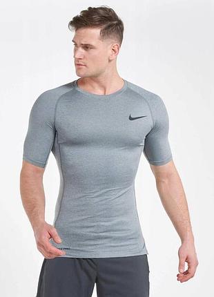 Чоловіча сіра спортивна футболка від nike pro