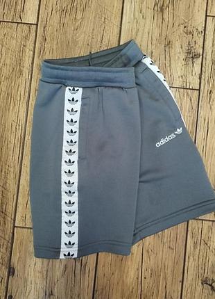 Фирменные шорты adidas на 7-8 лет