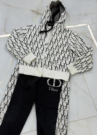 Повсякденний костюм dior, розмір 122, як на хлопчика , так і на дівчинку .