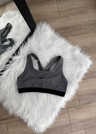 Спортивный топ nike