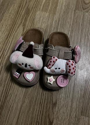 Дитячі  шльопанці сабо з іграшками