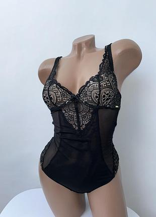 Черное кружевное боди с сеточкой от бренда boux avenue.