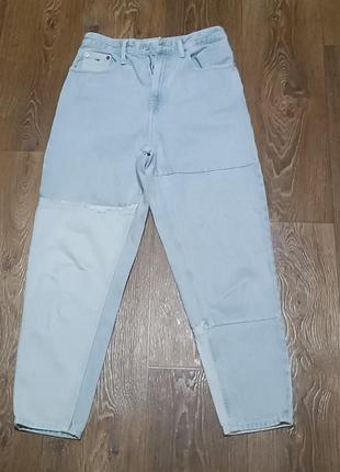 Светлые джинсы tommy jeans mom jean ultra high rise tapered w26/l30