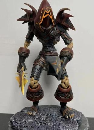 Колекційна фігурка world of warcraft (світ варкрафту): розбійник нежити (undead rogue) — статуетка bloodfang armor (криваве ікло)
