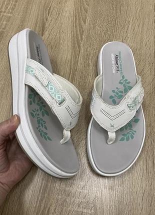 Skechers relaxed fit вєтнамки сланці шльопанці