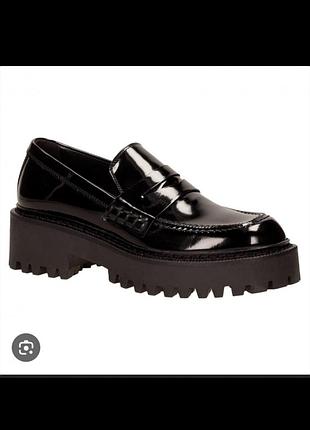 Крутезные лаковые лоферы bershka