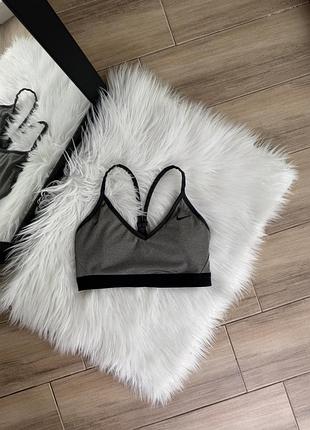 Спортивный топ nike