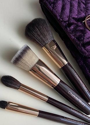 Charlotte tilbury подарунковий набір magic mini brush міні - пензликів в бархатному клатчі / кісточки комплект для макіяжу