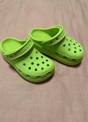 Шльопанці crocs