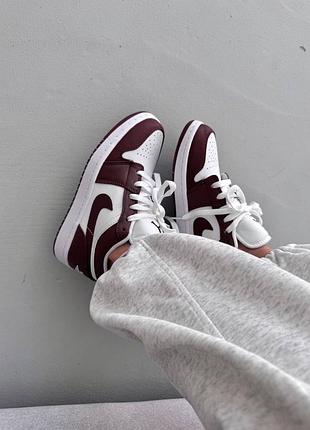 Женские кроссовки air jordan retro 1 low | burgundy / white premium