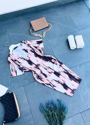 Платье boohoo с этикеткой