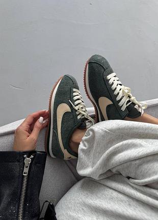 Жіночі кросівки nike cortez | vintage green premium