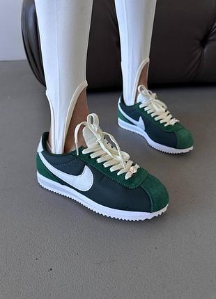 Жіночі кросівки nike cortez | green / white premium / стильне взуття на кожен день